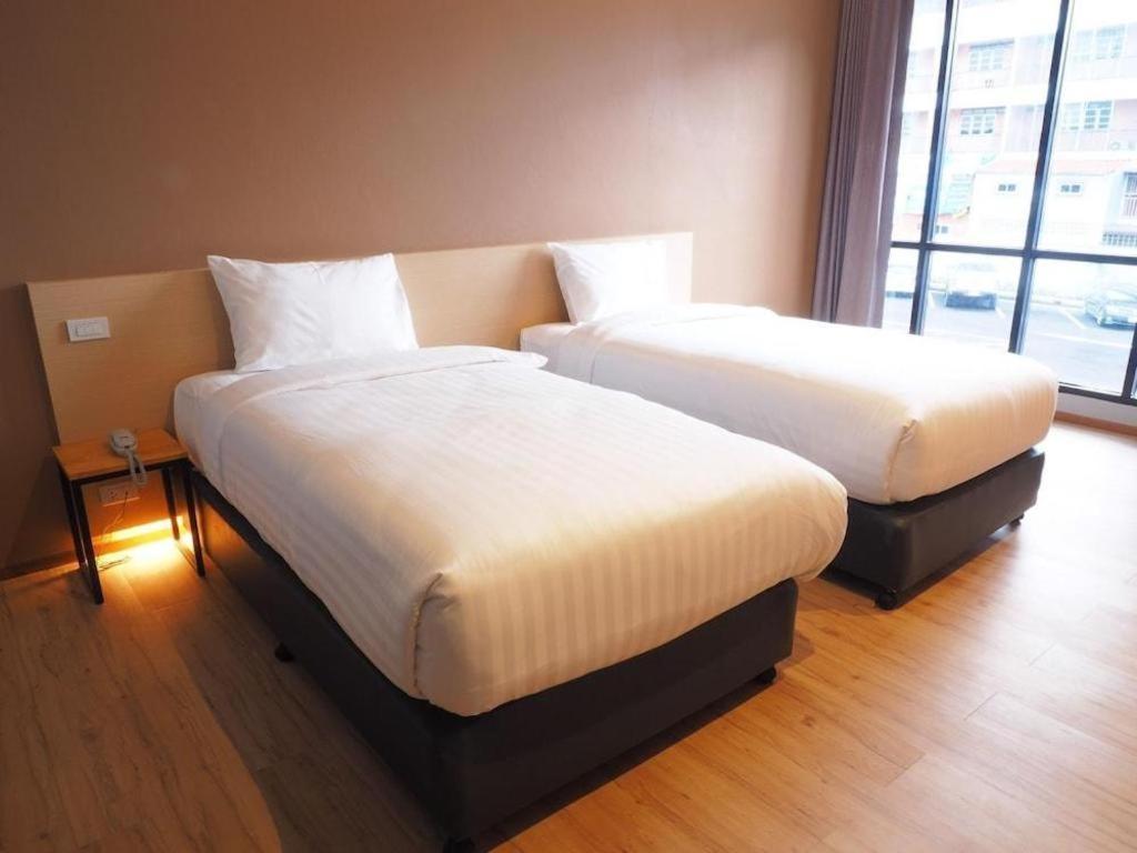 Sans Hotel Ratchaburi Exterior foto
