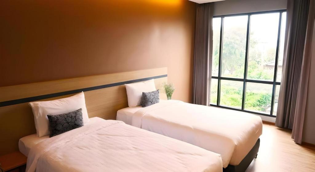 Sans Hotel Ratchaburi Exterior foto